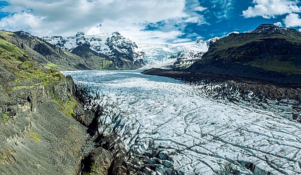 Blick auf Gletscher und Landschaft
