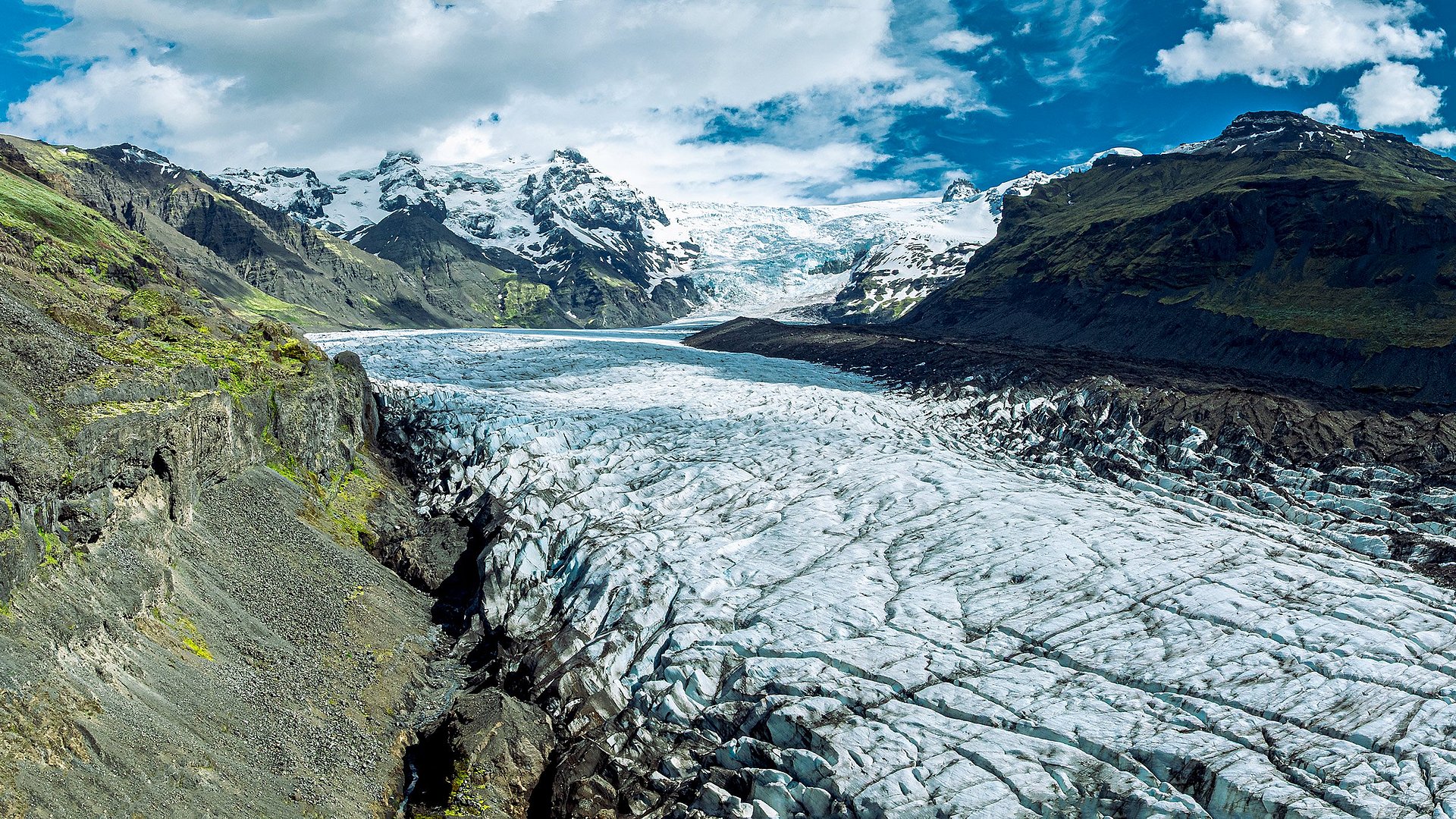 Blick auf Gletscher und Landschaft